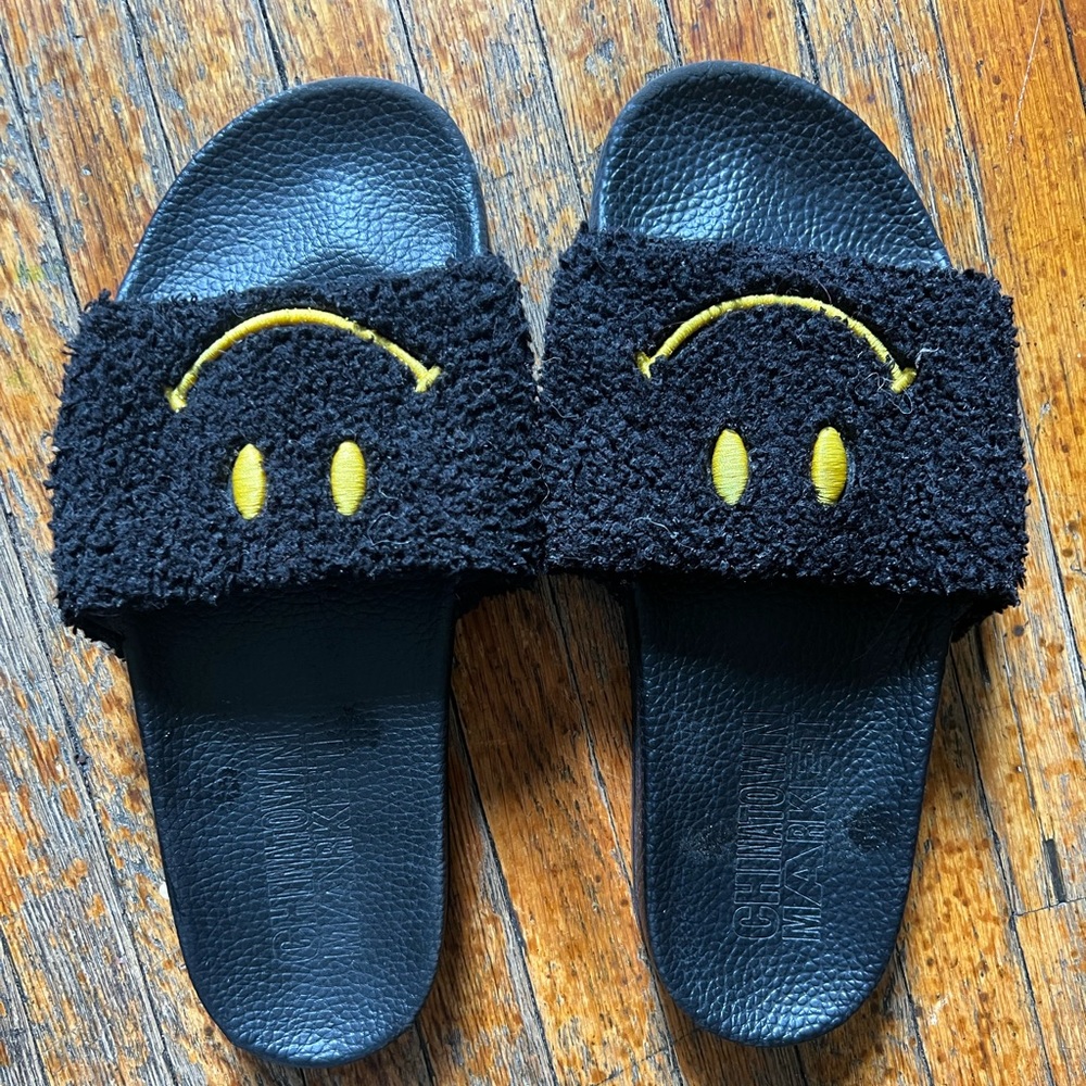 Chinatown Market Smiley Slides